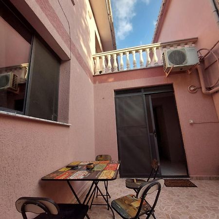 Gex Guest House Tirana Esterno foto