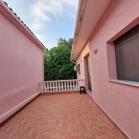 Gex Guest House Tirana Esterno foto