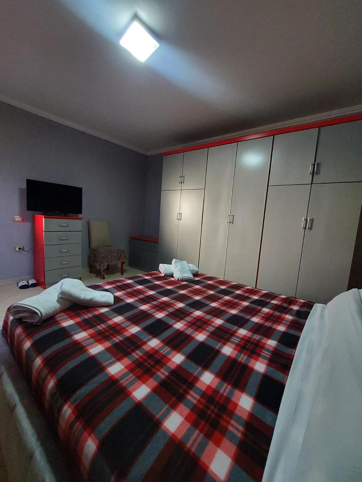 Gex Guest House Tirana Esterno foto