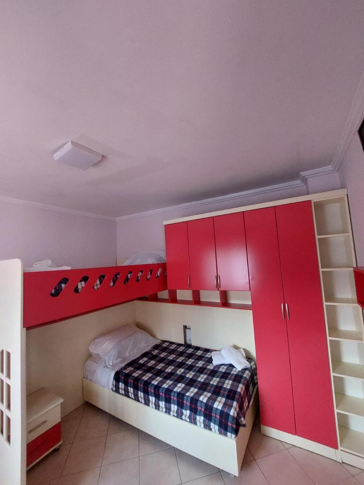 Gex Guest House Tirana Esterno foto