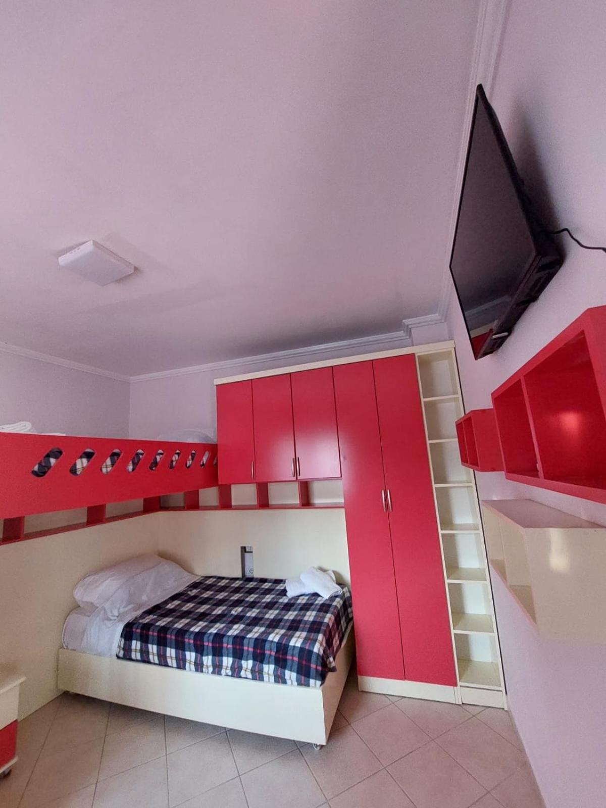 Gex Guest House Tirana Esterno foto