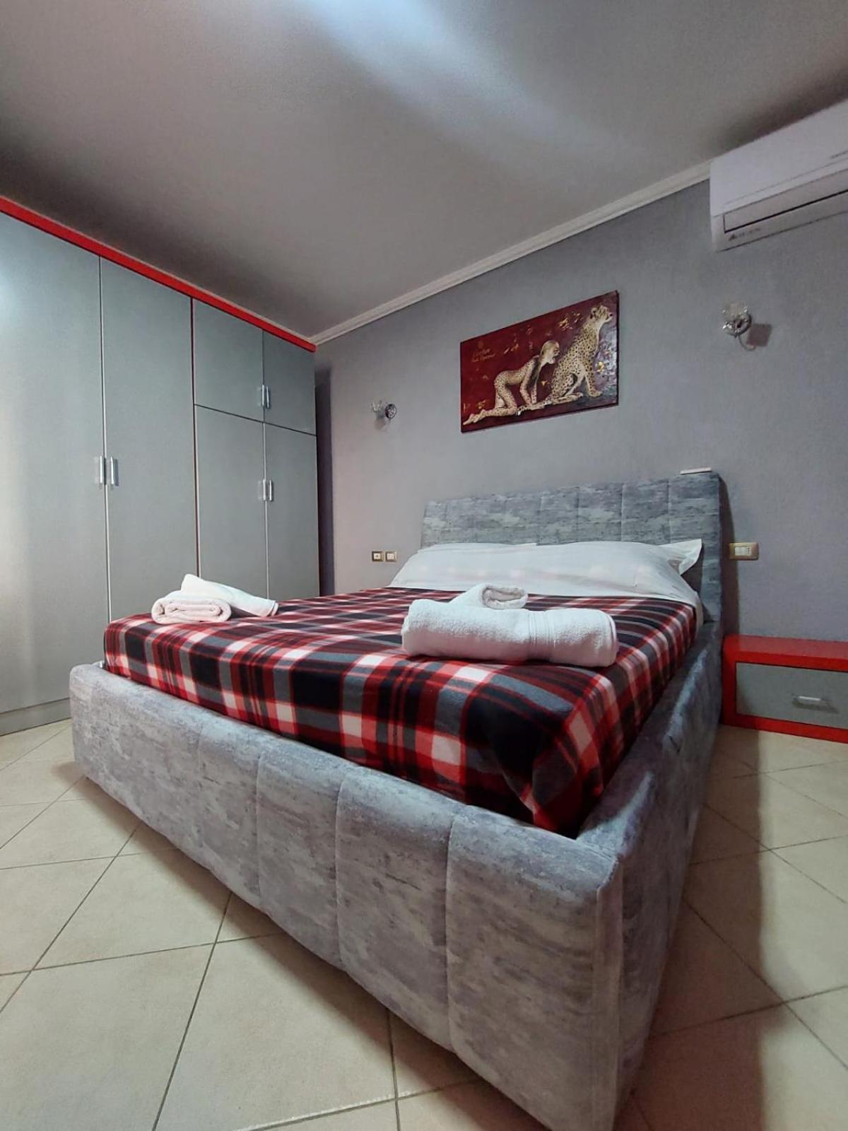 Gex Guest House Tirana Esterno foto