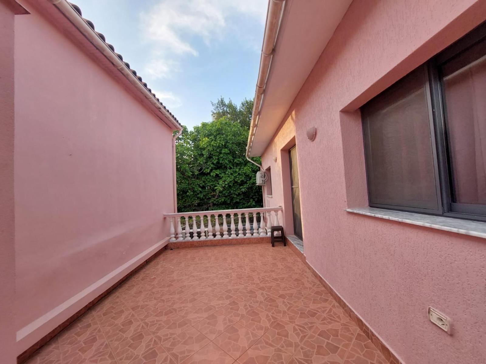 Gex Guest House Tirana Esterno foto