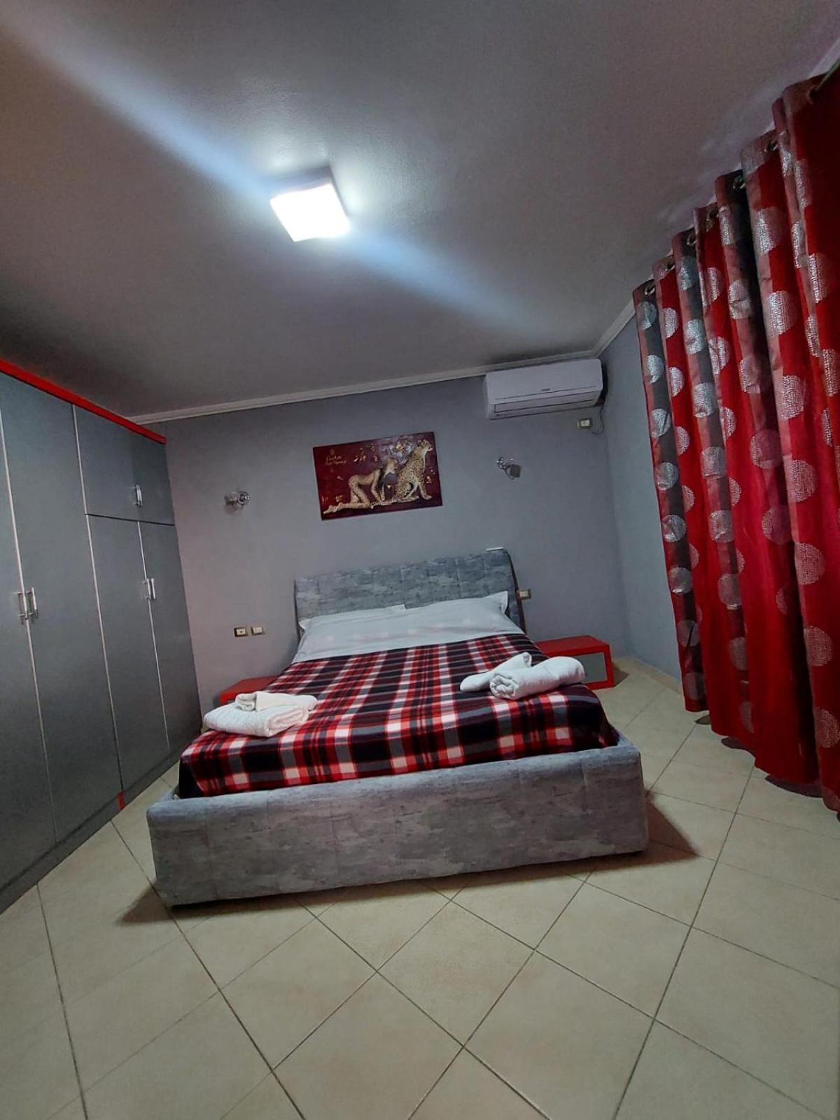 Gex Guest House Tirana Esterno foto