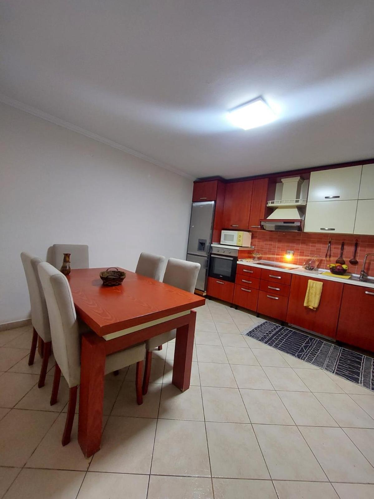 Gex Guest House Tirana Esterno foto